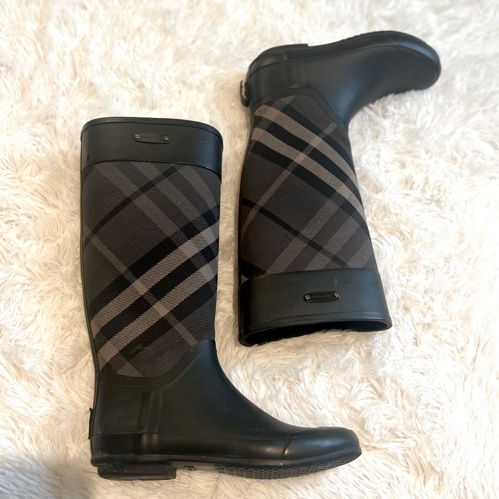 Burberry Gray and Black Quilted Winter Boots